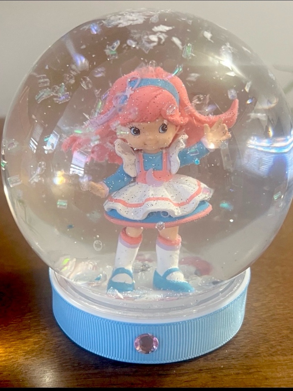 MOONGLOW Rainbow Bright Snow Globe